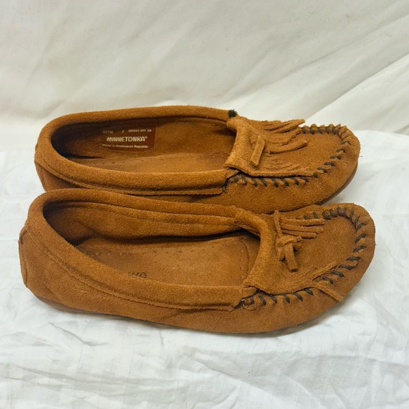 Minnetonka Shoes - Womens Minnetonka Kilty Casual Shoe - Taupe Size 7